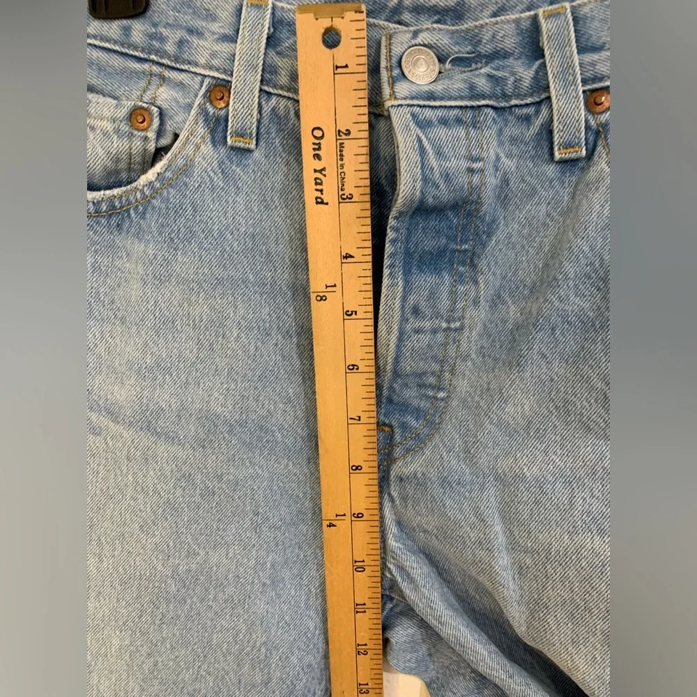Levi’s 501 Jeans Light Wash Unisex Size 29 Waist Classic Casual 100% Cotton Y2K